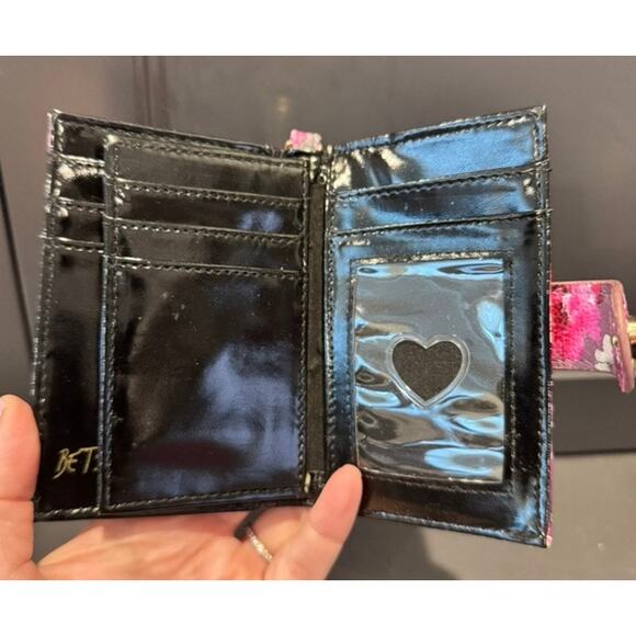 Betsey Johnson Wallet Floral Keychain Clasp Faux Leather Vegan Unused - Picture 3 of 4